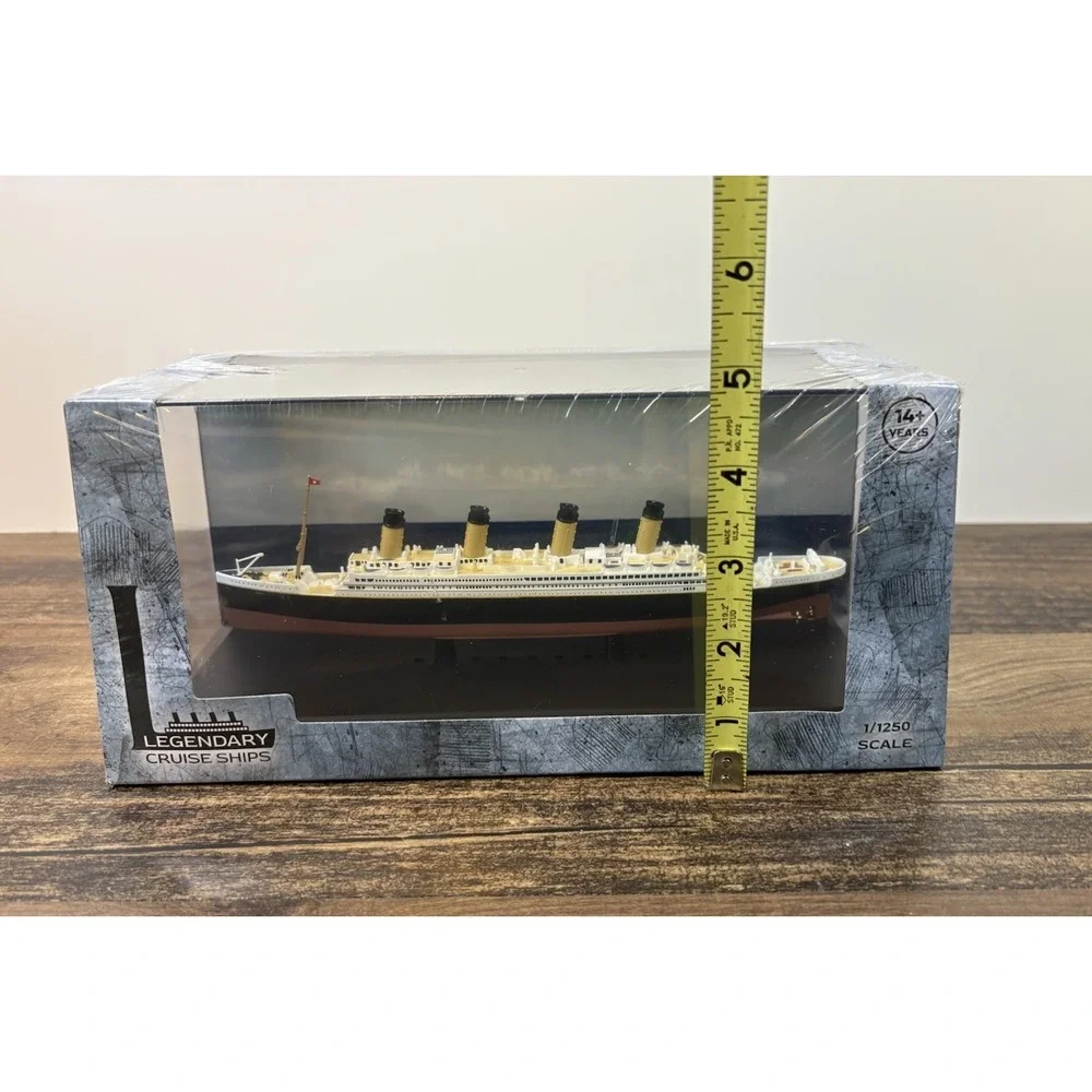 RMS Titanic Ocean Liner 1/1250 Scale Die-Cast Metal Model White Star Line Clas